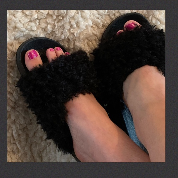 🎉SALE🎉 fluffy fuzzy slippers super comfortable - Picture 2 of 8
